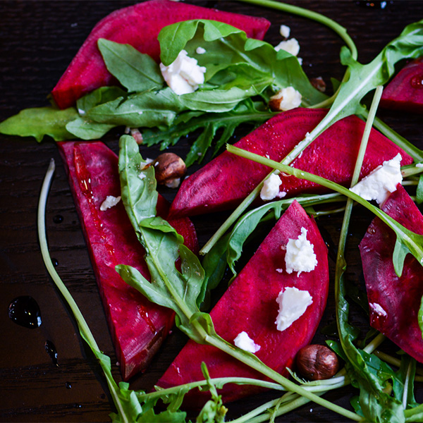 sunshine salad with ruccola salad and beetroot